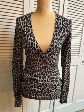 Express Leopard Print Deep V-Neck Long-Sleeve SweaterTop - Black & Gray Size L